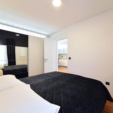 Lavir Apartment With Parking Ζάγκρεμπ Εξωτερικό φωτογραφία
