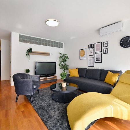 Lavir Apartment With Parking Ζάγκρεμπ Εξωτερικό φωτογραφία