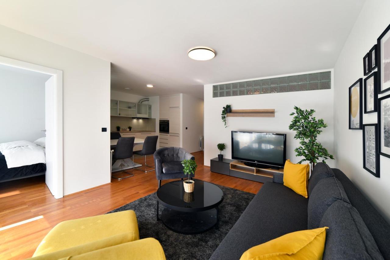 Lavir Apartment With Parking Ζάγκρεμπ Εξωτερικό φωτογραφία