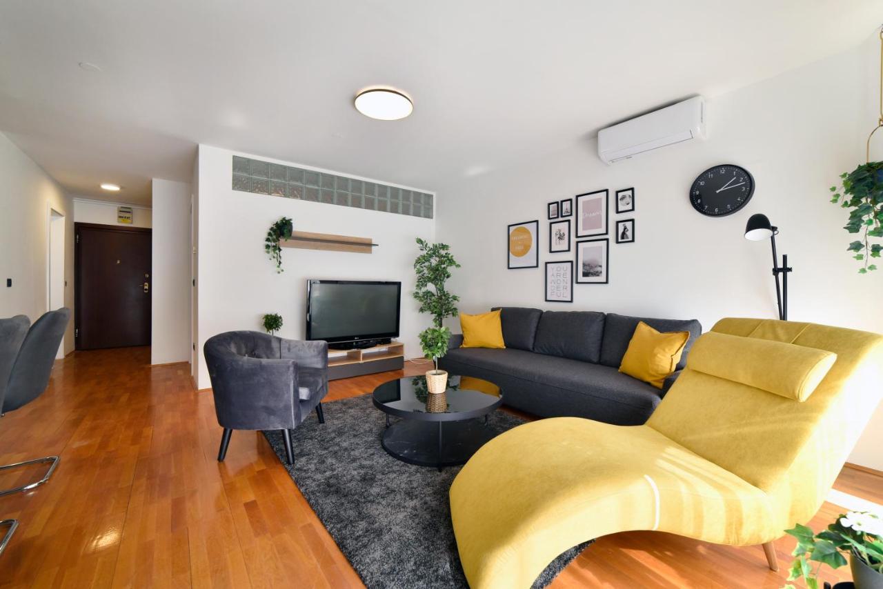 Lavir Apartment With Parking Ζάγκρεμπ Εξωτερικό φωτογραφία