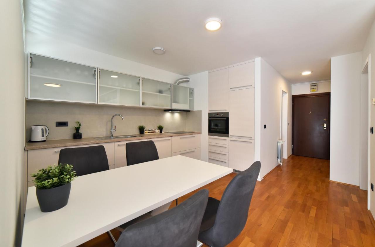 Lavir Apartment With Parking Ζάγκρεμπ Εξωτερικό φωτογραφία