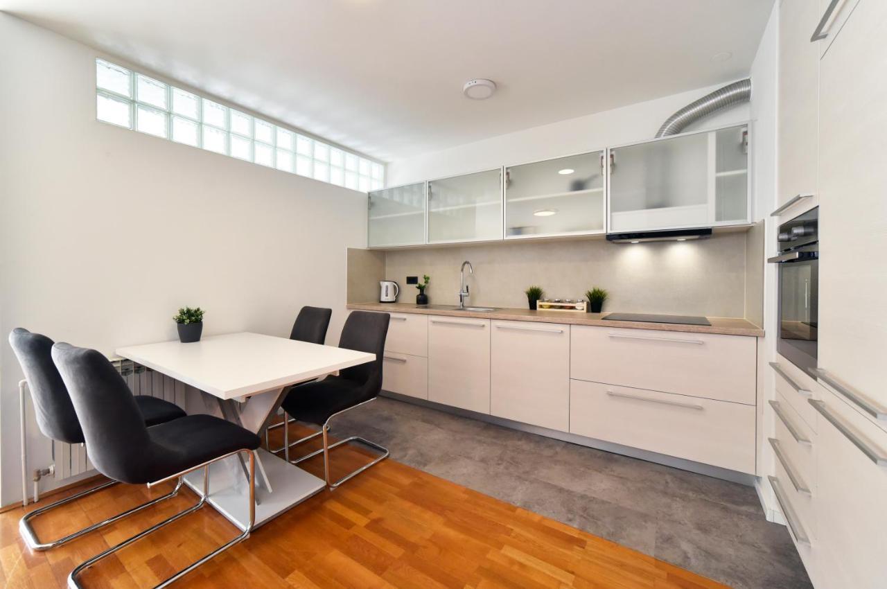 Lavir Apartment With Parking Ζάγκρεμπ Εξωτερικό φωτογραφία