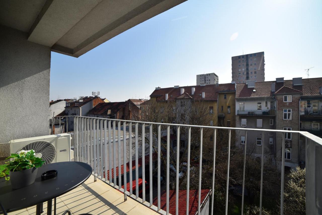 Lavir Apartment With Parking Ζάγκρεμπ Εξωτερικό φωτογραφία